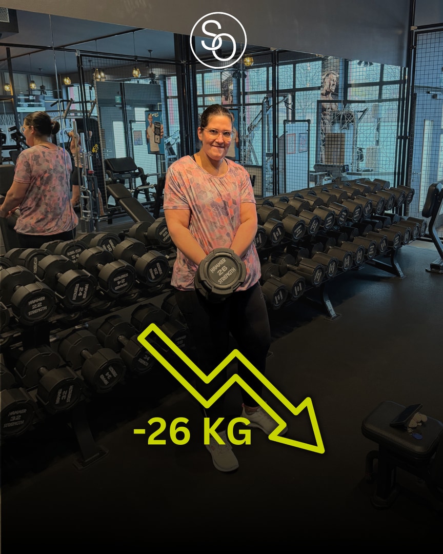 Kundin im pinken Shirt hat im Fitnessstudio in Bitburg 26 kg abgenommen